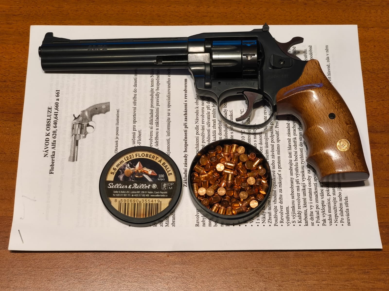 Náboje nejsou součástí dodávky