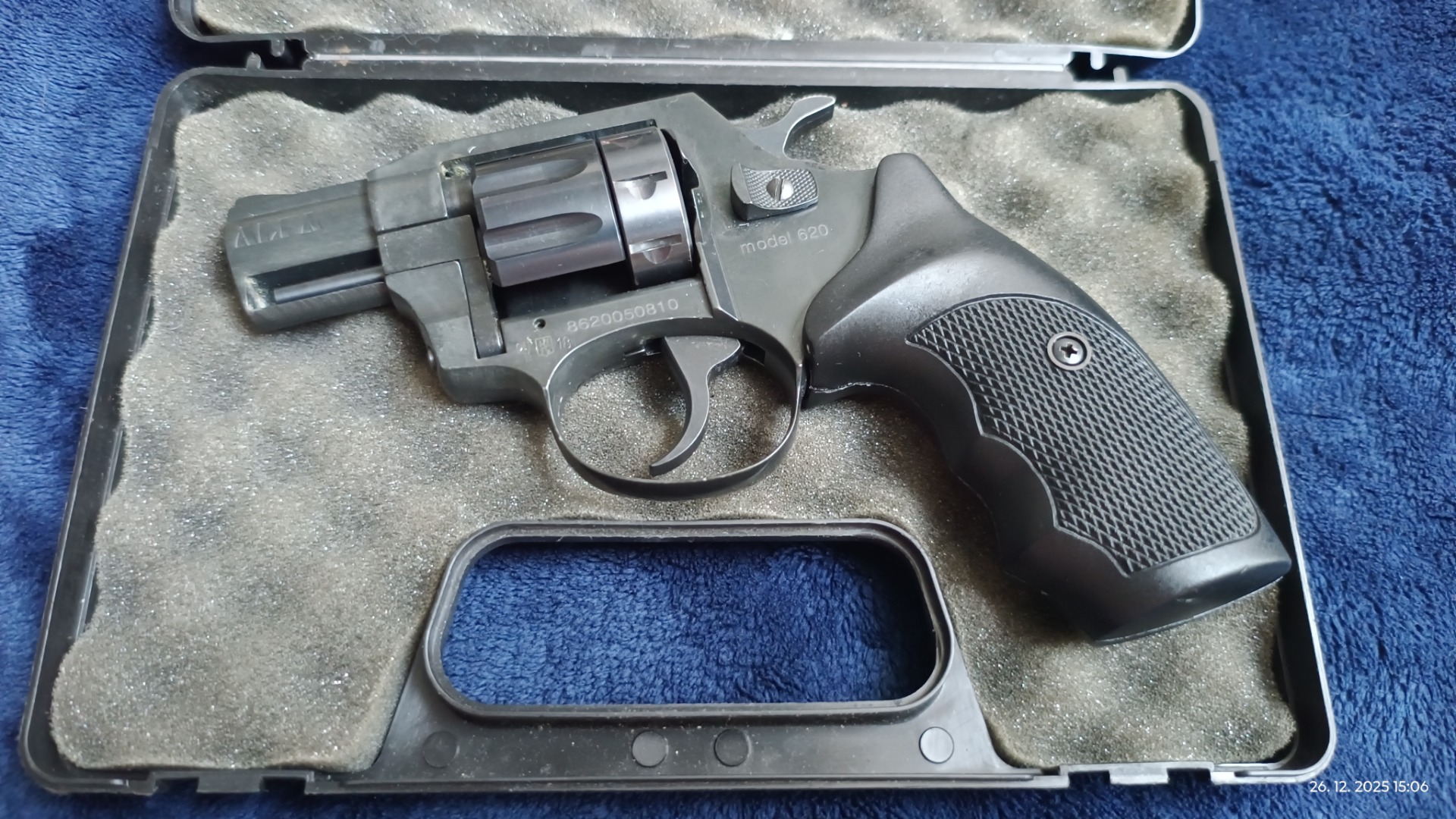 Kufr je vypolstrovaný a velmi odolný