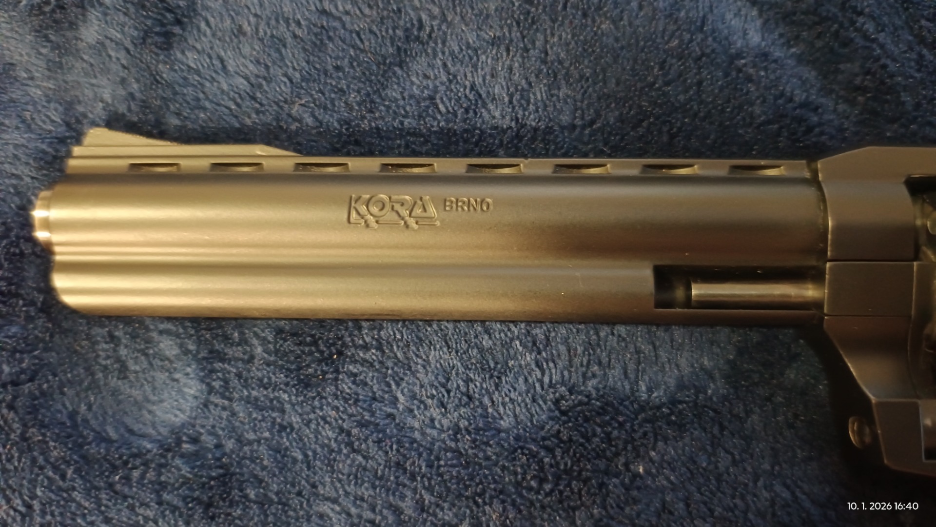 6" drážkovaná hlaveň pro přesnou střelbu