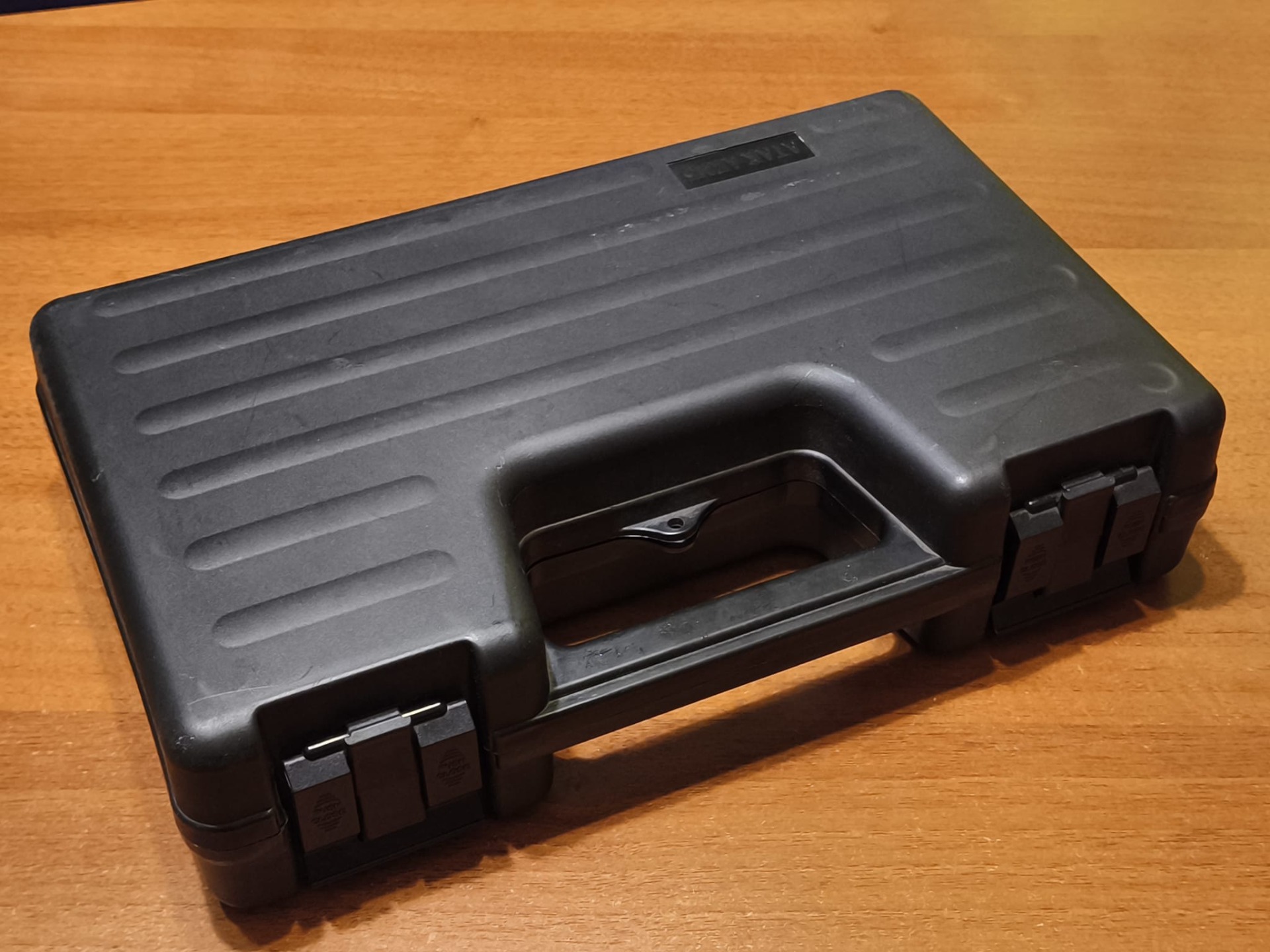 Kvalitní a pevný kufr