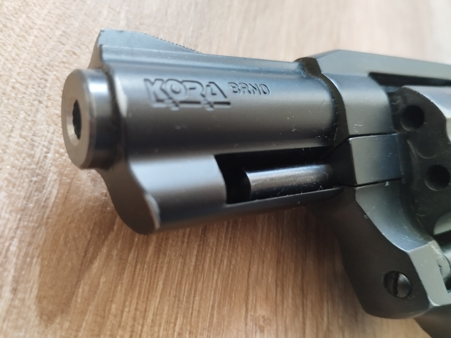 Krátká 2,5" drážkovaná hlaveň